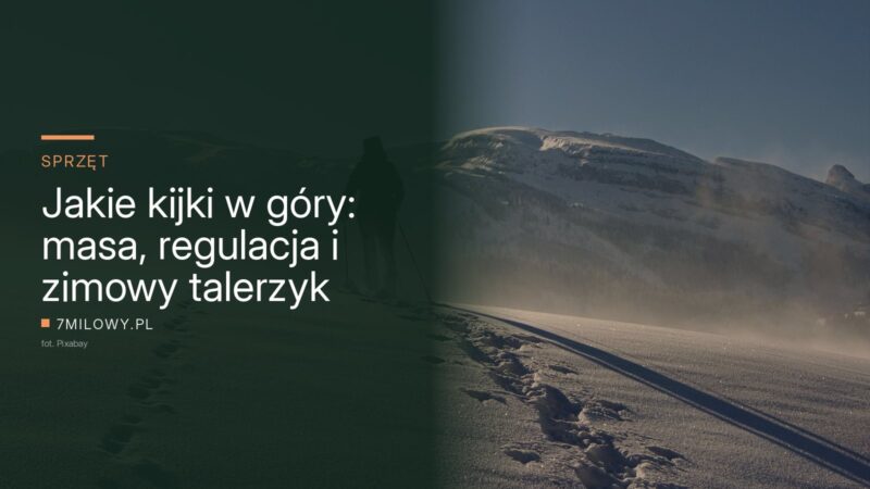Turysta z kijkami trekkingowymi na oszronionym grzbiecie górskim zimą